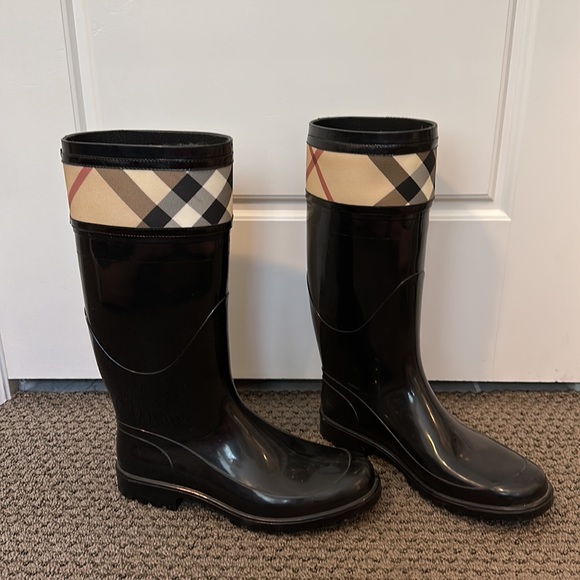 BURBERRY
House Check Pattern Rubber Rain Boots - Picture 3 of 7